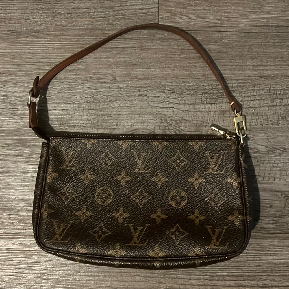 Louis Vuitton Pochette monogram logo purse handbag bag wristlet y2k vintage LV